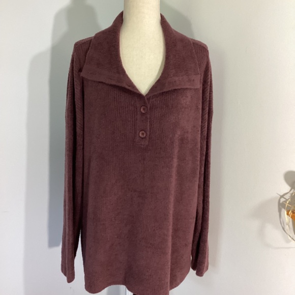 NWOT BAREFOOT DREAMS COZYCHIC LITE PLUS 2X BURGUNDY PULLOVER 3/4 BUTTON COLLAR - Picture 8 of 11